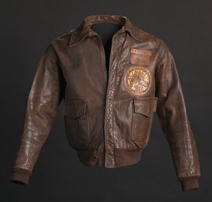 Fliegerjacke des Tuskegee Airman getragen von Lt. Col. Woodrow W. Crockett, 1942 von Aero Leather Clothing Co.