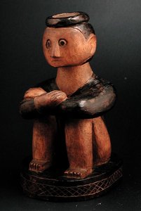 Sitzende Figur eines Mannes mit Kopfring, Tsonga, Mosambik, späte 19. Jahrhundert von African