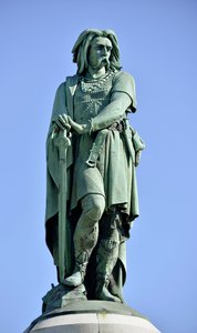 Kolossale Statue von Vercingetorix (72-46 v. Chr.), Gallischer Anführer - Skulptur von Millet Aime (1819-1891)