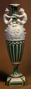 Minton-Vase mit Parian-Porzellanfiguren, ca. 1855 von Albert Ernest Carrier Belleuse
