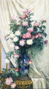 Pfingstrosen in einer blauen Vase auf einem drapierten Regency-Goldholzkonsolentisch