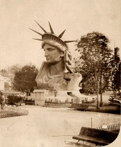 Der Kopf der Freiheitsstatue in Paris ausgestellt, 1883