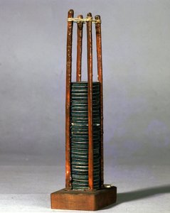 Die Batterie von Alessandro (Alexander) Volta. Museum für Wissenschaft und Technologie, Mailand