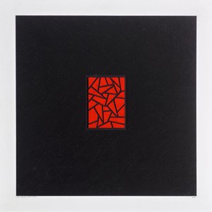 Rote Stücke auf Schwarz