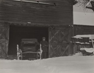 Scheune, Kutsche & Schnee von Alfred Stieglitz