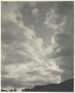 Musik - Eine Folge von zehn Wolkenfotografien, Nr. II, 1922 von Alfred Stieglitz
