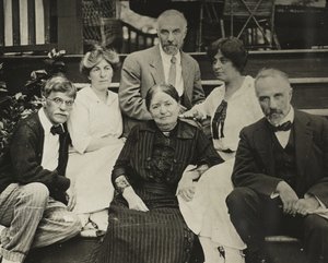 Ohne Titel Stieglitz, Agnes, Mutter Hedwig, Julius, Selma und Lee auf den Oaklawn-Stufen, 1910 oder 1912