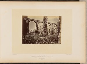 Die abgebrannten Getreidespeicher. Innenansicht. von Alphonse J. Liébert