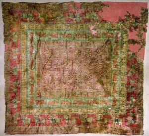 Teppich mit Pferden, Reitern, Damhirschen und Greifen, aus den Pazyryk-Grabhügeln, 5.-4. Jahrhundert v. Chr. (Textil)