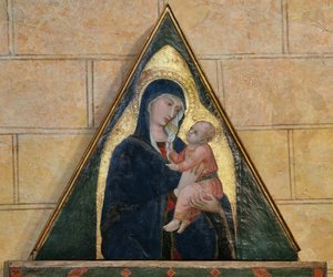 Erzengel Michael tötet den Drachen zwischen den Heiligen Benedikt und Bartholomäus von Ambrogio Lorenzetti