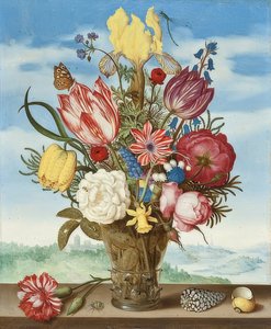 Blumenstrauß auf einem Sims