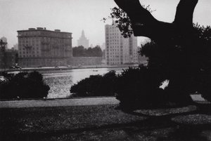 Kalifornien: Oakland, Lake Merritt, im Herzen der Stadt, umgeben von großen Gebäuden und vielen schönen Häusern von American Photographer (after)