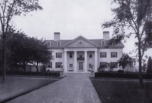 Charles A Platt: Villasera, Die Ostfassade von American Photographer (after)