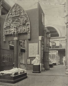 Berühmte Skulptur aus der Kathedrale Notre Dame von American Photographer (after)
