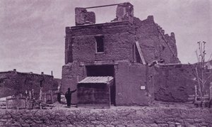 Alte Kirche von San Miguel, Santa Fe, NM, aus Adobe gebaut im Jahr 1550 (s/w Foto) von American Photographer (after)