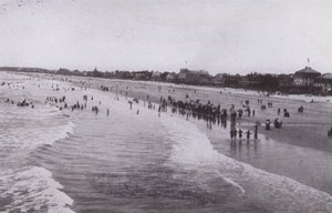 Old Orchard Beach, Maine: Old Orchard Beach (s/w Foto) von American Photographer (after)
