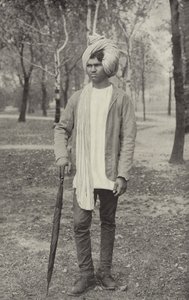 Ein hinduistischer Jongleur von American Photographer