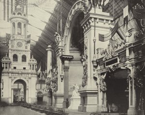 Uhrturm und französische Fassade von American Photographer