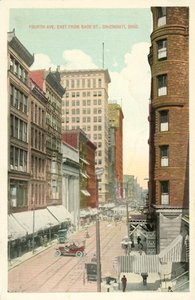 Fourth Avenue, Ost von Race Street, Cincinnati, Ohio von American Photographer