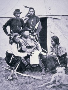 General George A. Custer (1839-76) mit seinen Indianerspähern während der Yellowstone-Expedition von 1873
