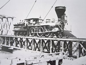 Lokomotive der US-Militärbahnen (Unionsarmee) überquert eine Brücke über den Potomac River