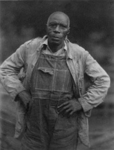 Mann in Overalls von American Photographer