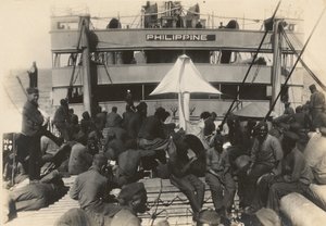 Pionier-Infanteriebataillon auf dem Truppenschiff U.S.S. Philippine aus dem Hafen von Brest, Frankreich, 18. Juli 1919 von American Photographer