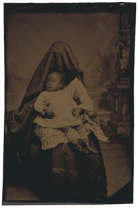 Porträt einer versteckten Frau und eines Kindes, ca. 1875 von American Photographer