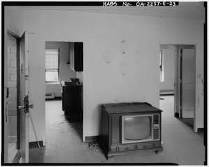 Techwood Homes, Gebäude Nr. 3, 559 Techwood Drive & 129-135 Merrit Avenue, Atlanta, Fulton County, GA (s/w Foto) von American Photographer