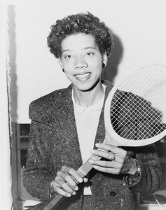 Tennisstar Althea Gibson, Vereinigte Staaten, 1956 von American Photographer