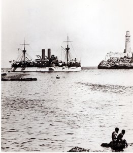 Die USS Maine beim Einlaufen in den Hafen von Havanna, Kuba, 1898 von American Photographer