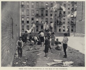 Ihr einziger sicherer Spielplatz, hinter den Mietskasernen von American Photographer