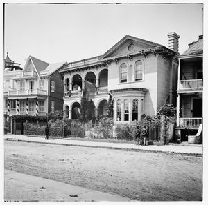 Union-Hauptquartier in der 26 South Battery Street im besetzten Charleston, South Carolina von American Photographer
