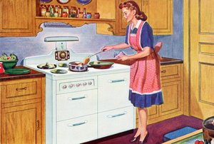 Hausfrau der 1940er Jahre kocht Abendessen in ihrer Traumküche