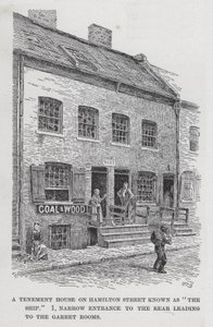 Ein Mietshaus in der Hamilton Street, bekannt als "Das Schiff," 1, Schmaler Eingang zum Hinterhaus führend zu den Dachzimmern von American School