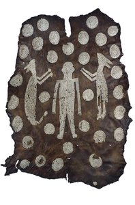 Mantel von Häuptling Powhatan, nordamerikanischer Indianer aus Virginia, spätes 16. bis frühes 17. Jahrhundert (Hirschleder mit Muschelmuster) von American School