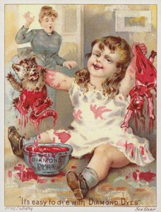 Mädchen taucht Katze und Puppe in rote Farbe von American School