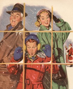 Glückliche Familie schaut sich Geschenke im Schaufenster an Heiligabend an von American School