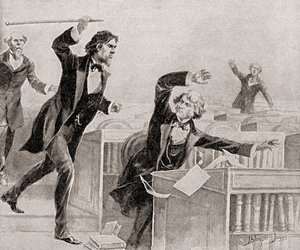 Preston Smith Brooks, ein glühender Verfechter der Sklaverei, greift Senator Charles Sumner, einen Abolitionisten, mit einem Stock auf dem Boden des US-Senats am 22. Mai an von American School