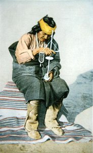 Pueblo-Mann beim Bohren von Türkis, ca. 1905 von American School