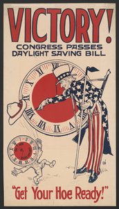 Uncle Sam stellt die Uhr zurück, Sieg! Der Kongress verabschiedet das Sommerzeitgesetz, mach deine Hacke bereit!, Sommerzeitplakat während des Ersten Weltkriegs, USA, 1918