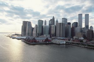 Blick auf das Finanzviertel über den East River