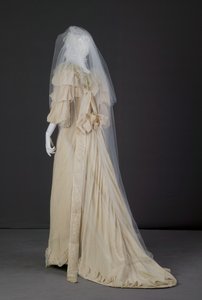 Hochzeitskleid, 1892