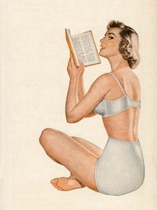 Frau in Unterwäsche sitzt und liest ein Buch von American School