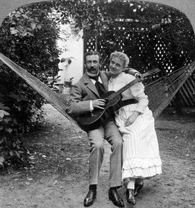 Das musikalische Paar in der Hängematte von American Stereoscopic Company