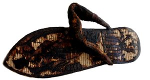 Tutanchamuns Sandale, verziert mit gefesselten Gefangenen und Sema-Tawy-Symbolen, 14. Jh. v. Chr. von Ancient Egypt