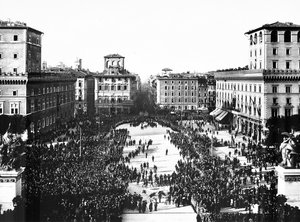 Piazza Venezia in Rom während der faschistischen Feier zum Gedenken an den Unbekannten Soldaten am Altare della Patria, 04/11/1922 von Anderson Anderson