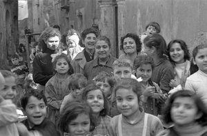 Gruppenfoto mit Frauen und Kindern