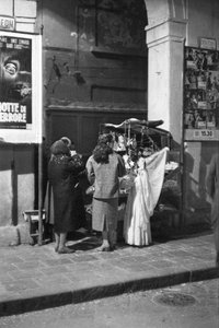 CROTONE - DER KONFETTI-KIOSK