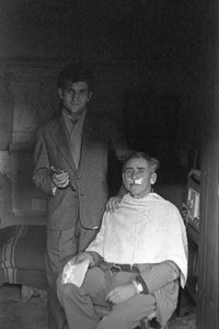 Der Friseur im Shanghaier Viertel, Crotone von Ando Gilardi